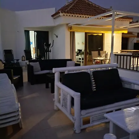 - Sleeps 4 - Jacuzzi - Terrace - Pool דירה