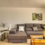 - Sleeps 4 - Jacuzzi - Terrace - Pool *