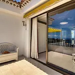 - Sleeps 4 - Jacuzzi - Terrace - Pool *