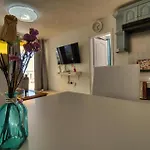 Apartment - Sleeps 4 - Jacuzzi - Terrace - Pool