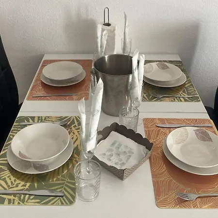 - Sleeps 4 - Jacuzzi - Terrace - Pool *