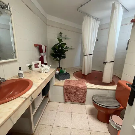 - Sleeps 4 - Jacuzzi - Terrace - Pool *