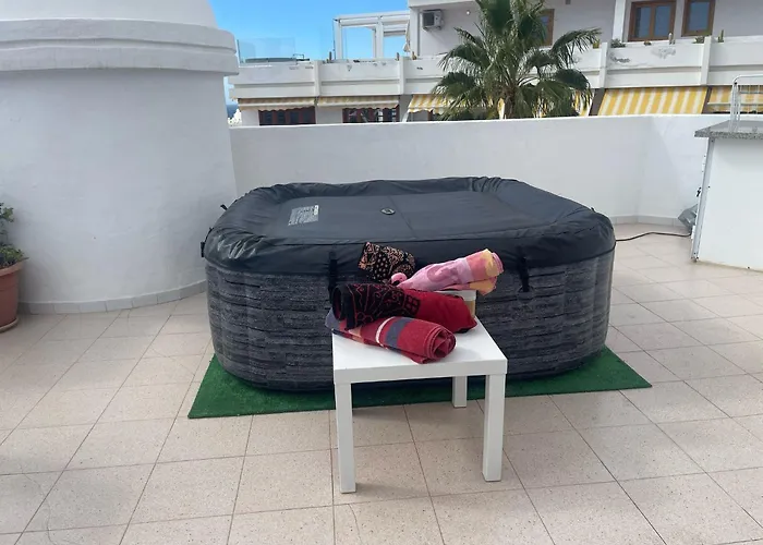 - Sleeps 4 - Jacuzzi - Terrace - Pool Apartment