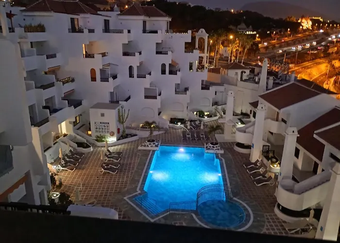 - Sleeps 4 - Jacuzzi - Terrace - Pool Apartment *