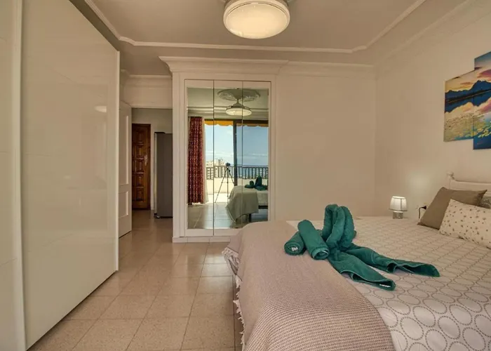 - Sleeps 4 - Jacuzzi - Terrace - Pool Apartment *