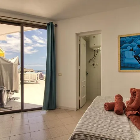 Lovely 2-bed & Jacuzzi Terrace & Pool *