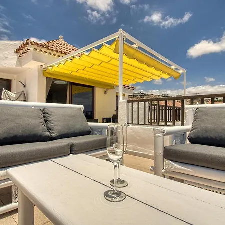 Lovely 2-bed & Jacuzzi Terrace & Pool *