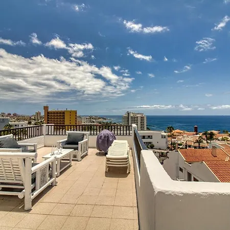 Lovely 2-bed & Jacuzzi Terrace & Pool Apartment