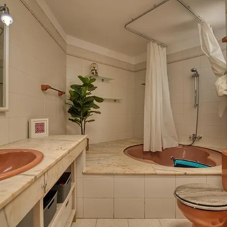 Lovely 2-bed & Jacuzzi Terrace & Pool *
