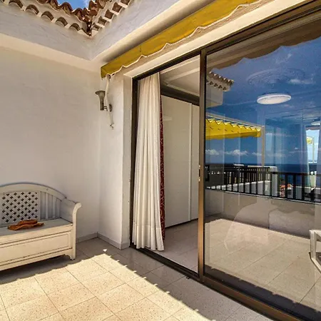 Apartment Lovely 2-bed & Jacuzzi Terrace & Pool