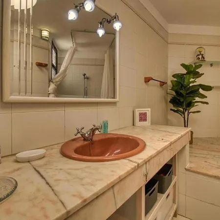 Lovely 2-bed & Jacuzzi Terrace & Pool Apartment *