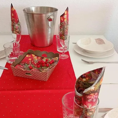 - Sleeps 4 - Jacuzzi - Terrace - Pool 아파트