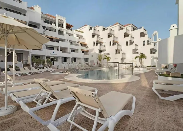 - Sleeps 4 - Jacuzzi - Terrace - Pool אדחה