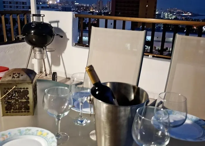 - Sleeps 4 - Jacuzzi - Terrace - Pool אדחה