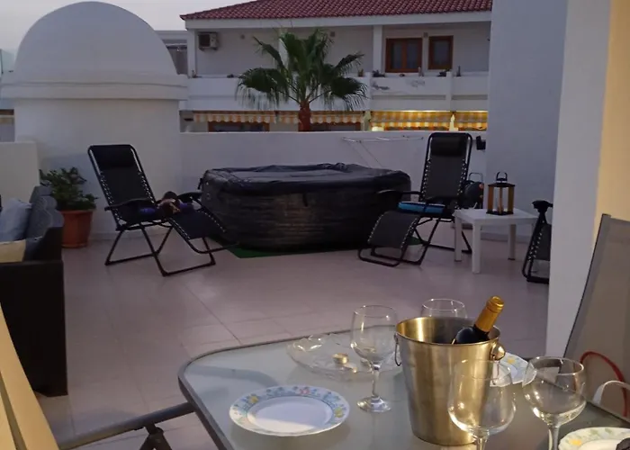 - Sleeps 4 - Jacuzzi - Terrace - Pool Playa Feñabe