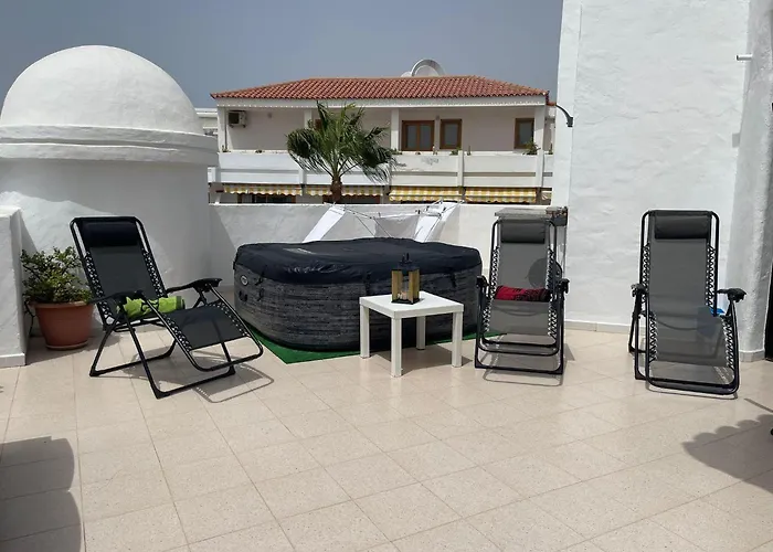 - Sleeps 4 - Jacuzzi - Terrace - Pool Apartmán *