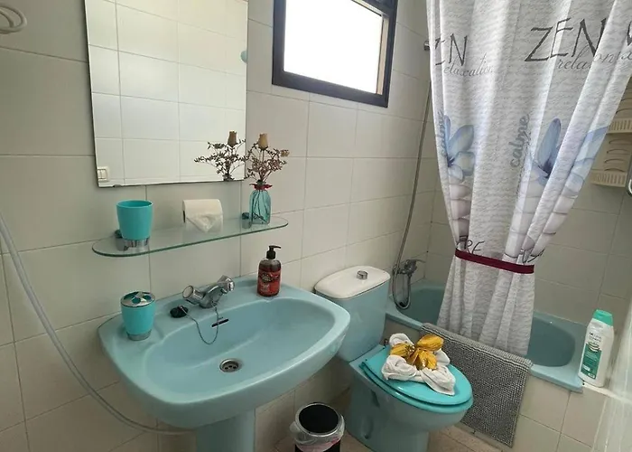 דירה - Sleeps 4 - Jacuzzi - Terrace - Pool אדחה