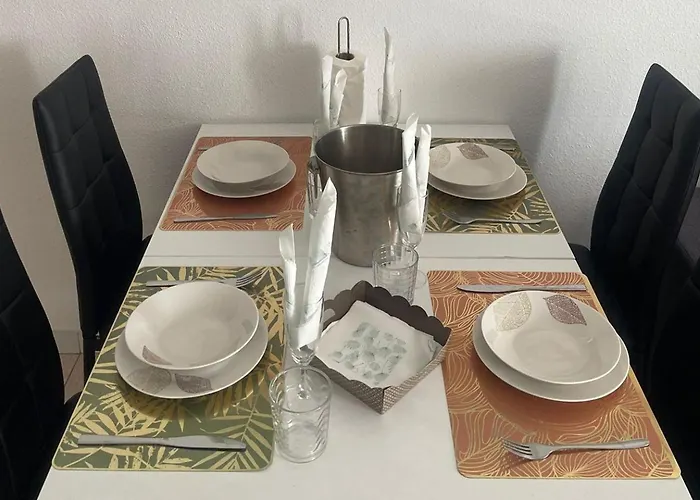 - Sleeps 4 - Jacuzzi - Terrace - Pool *