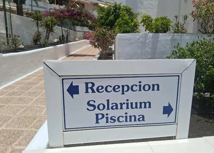 - Sleeps 4 - Jacuzzi - Terrace - Pool * אדחה