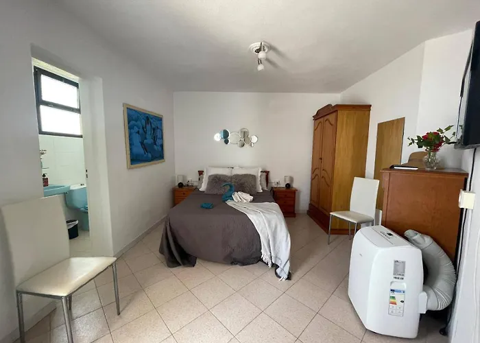 - Sleeps 4 - Jacuzzi - Terrace - Pool *