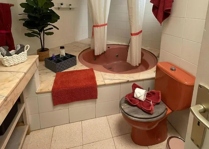 - Sleeps 4 - Jacuzzi - Terrace - Pool Apartmán