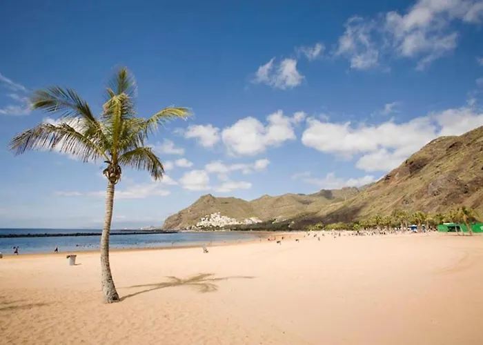 - Sleeps 4 - Jacuzzi - Terrace - Pool אדחה