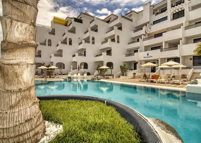 - Sleeps 4 - Jacuzzi - Terrace - Pool