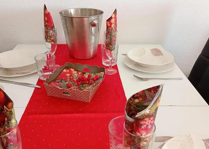 - Sleeps 4 - Jacuzzi - Terrace - Pool Apartmán