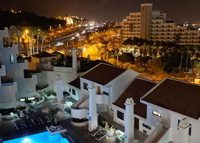 - Sleeps 4 - Jacuzzi - Terrace - Pool Apartmán Costa Adeje (Tenerife)