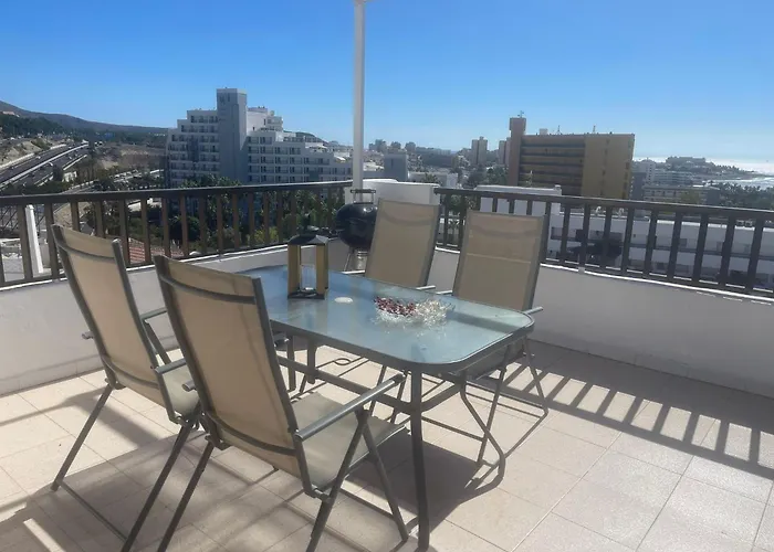 - Sleeps 4 - Jacuzzi - Terrace - Pool אדחה