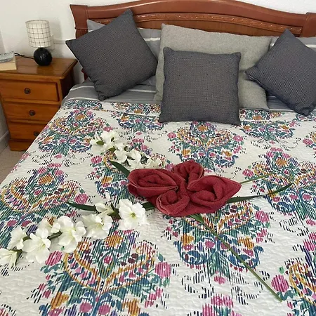 - Sleeps 4 - Jacuzzi - Terrace - Pool