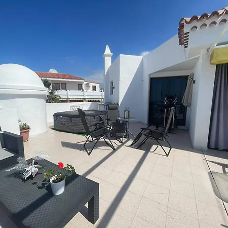 - Sleeps 4 - Jacuzzi - Terrace - Pool