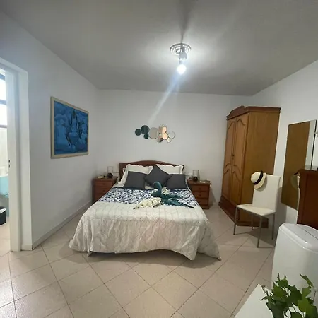 - Sleeps 4 - Jacuzzi - Terrace - Pool Lägenhet *